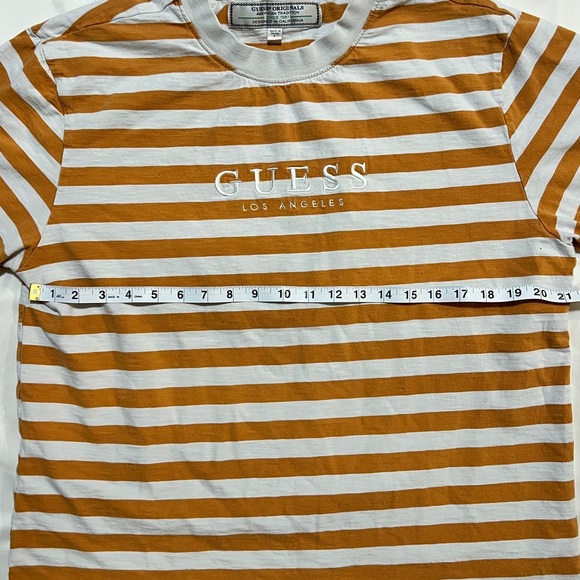 Vintage Y2K/90s Embroidered Guess T-Shirt Mustard Yellow/White Size Large - Picture 6 of 9